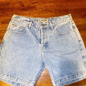 These are a pair of Guess jeans, they have been worn a couple of times.